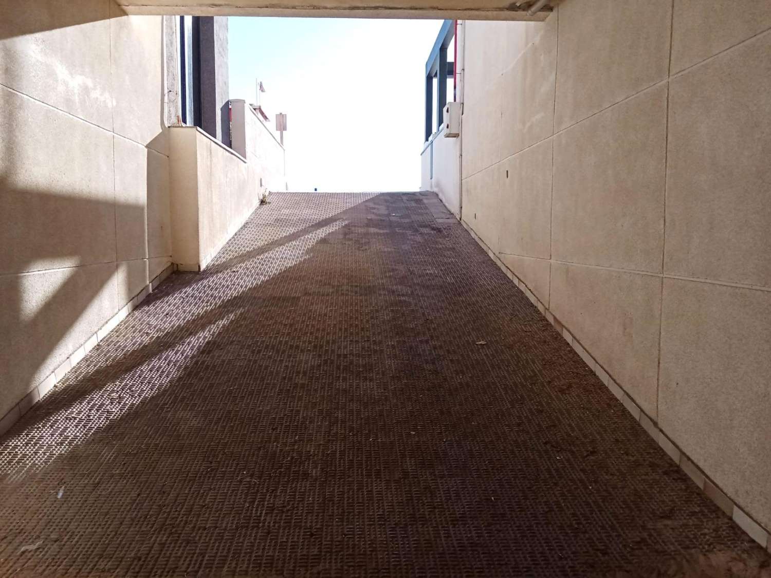 ÁTICO EN PRIMERA LÍNEA DE PLAYA EN LA MATA, VISTAS FRONTALES AL MAR, ESQUINA, GARAJE Y PISCINA