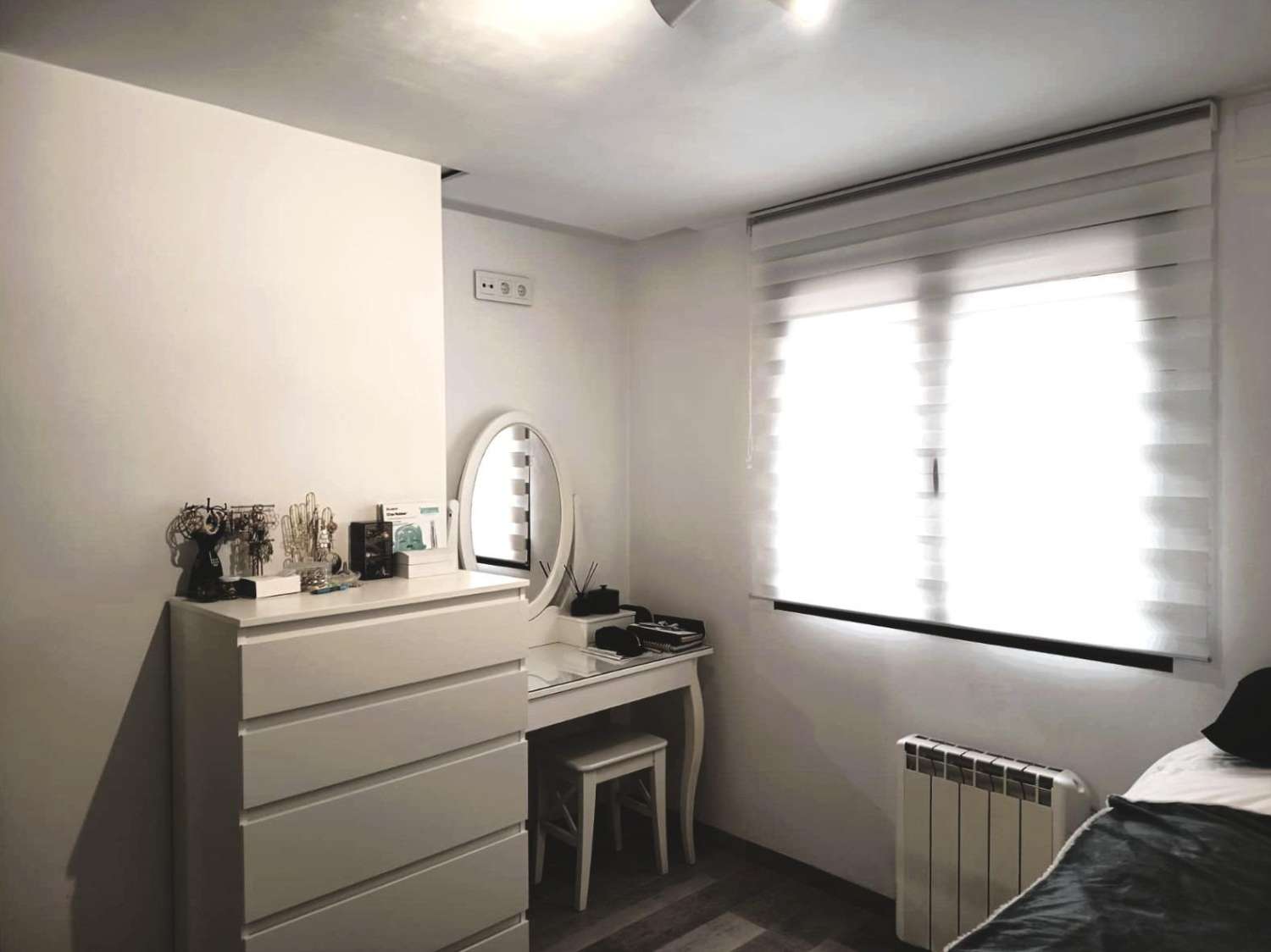 CHALET ADOSADO DÚPLEX REFORMADO EN CABO ROIG, ORIENTACIÓN SUR, 4 DORMITORIOS, JARDÍN PRIVADO Y GRAN POTENCIAL DE INVERSIÓN