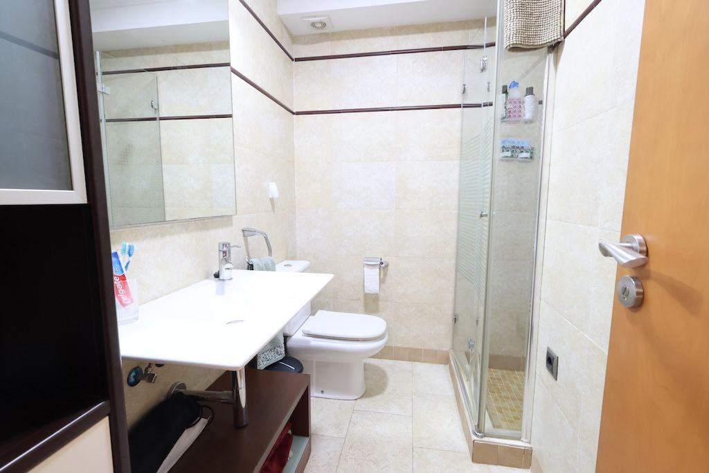 CHALET ADOSADO DÚPLEX REFORMADO EN CABO ROIG, ORIENTACIÓN SUR, 4 DORMITORIOS, JARDÍN PRIVADO Y GRAN POTENCIAL DE INVERSIÓN