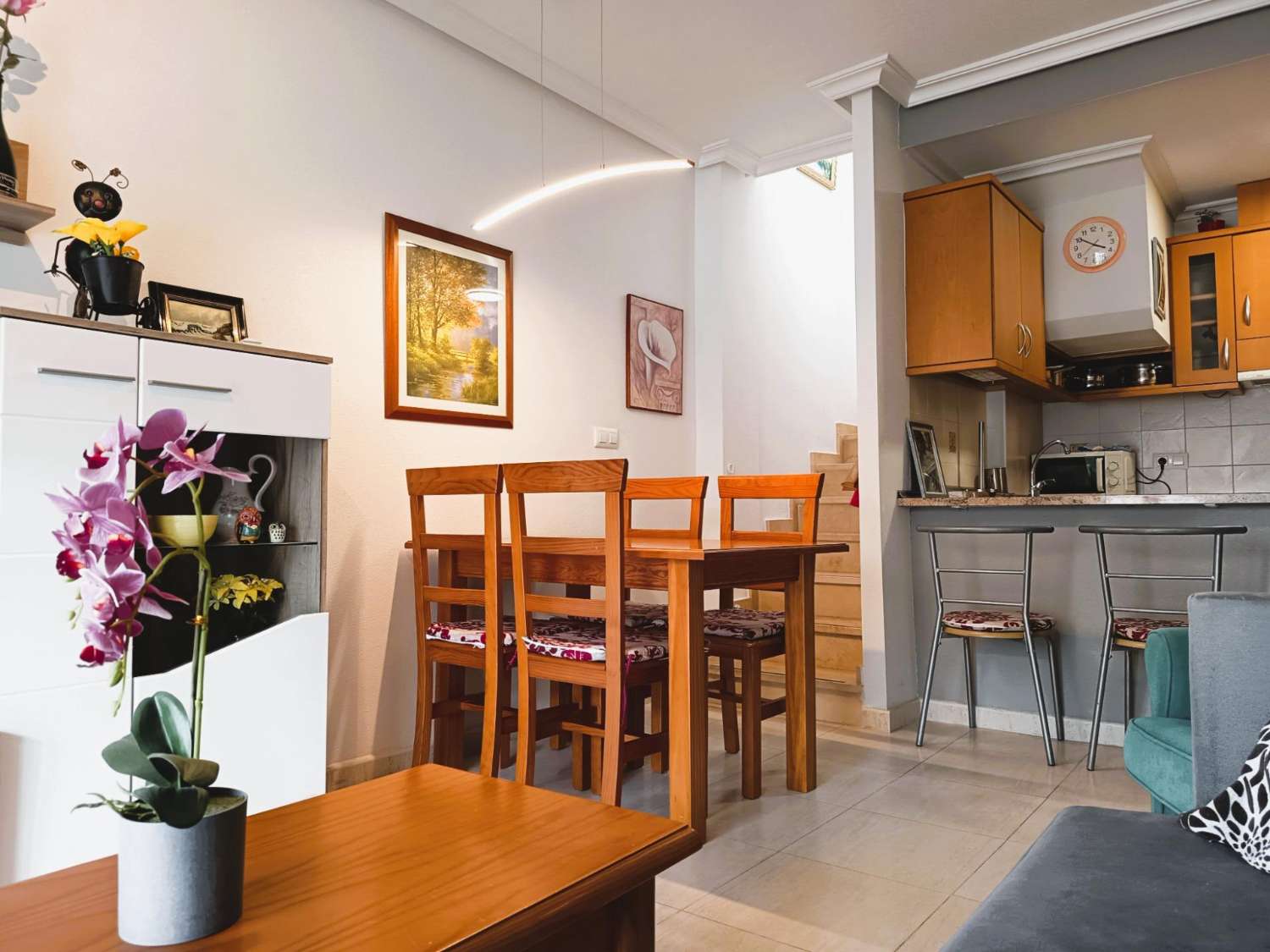 ÁTICO CON SOLÁRIUM PRIVADO DE 65 M² Y VISTAS AL MAR EN CABO ROIG, ORIENTACIÓN SUR Y ALTA RENTABILIDAD