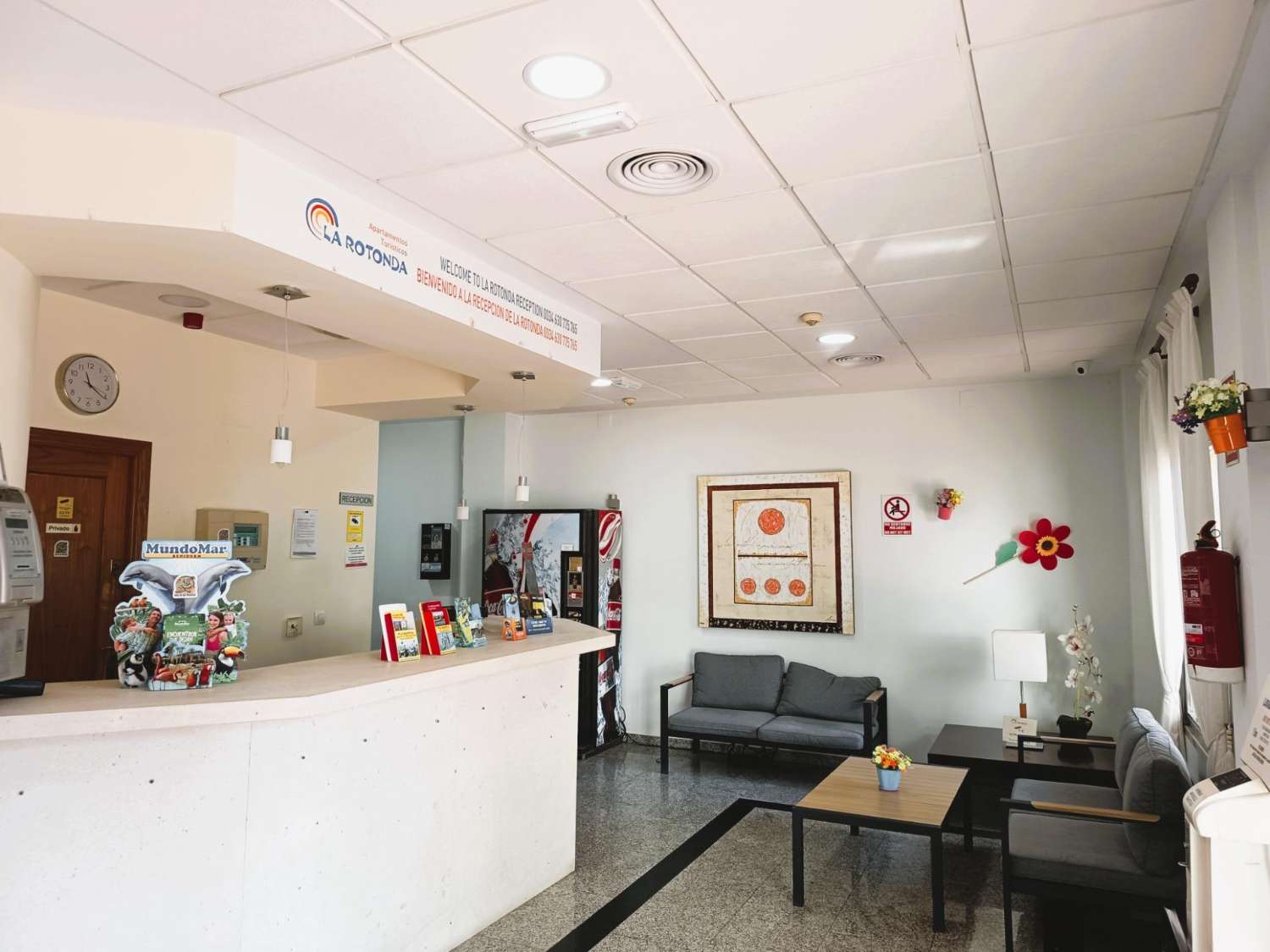 ÁTICO CON SOLÁRIUM PRIVADO DE 65 M² Y VISTAS AL MAR EN CABO ROIG, ORIENTACIÓN SUR Y ALTA RENTABILIDAD