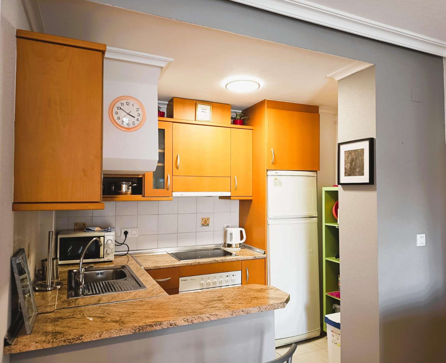 ÁTICO CON SOLÁRIUM PRIVADO DE 65 M² Y VISTAS AL MAR EN CABO ROIG, ORIENTACIÓN SUR Y ALTA RENTABILIDAD