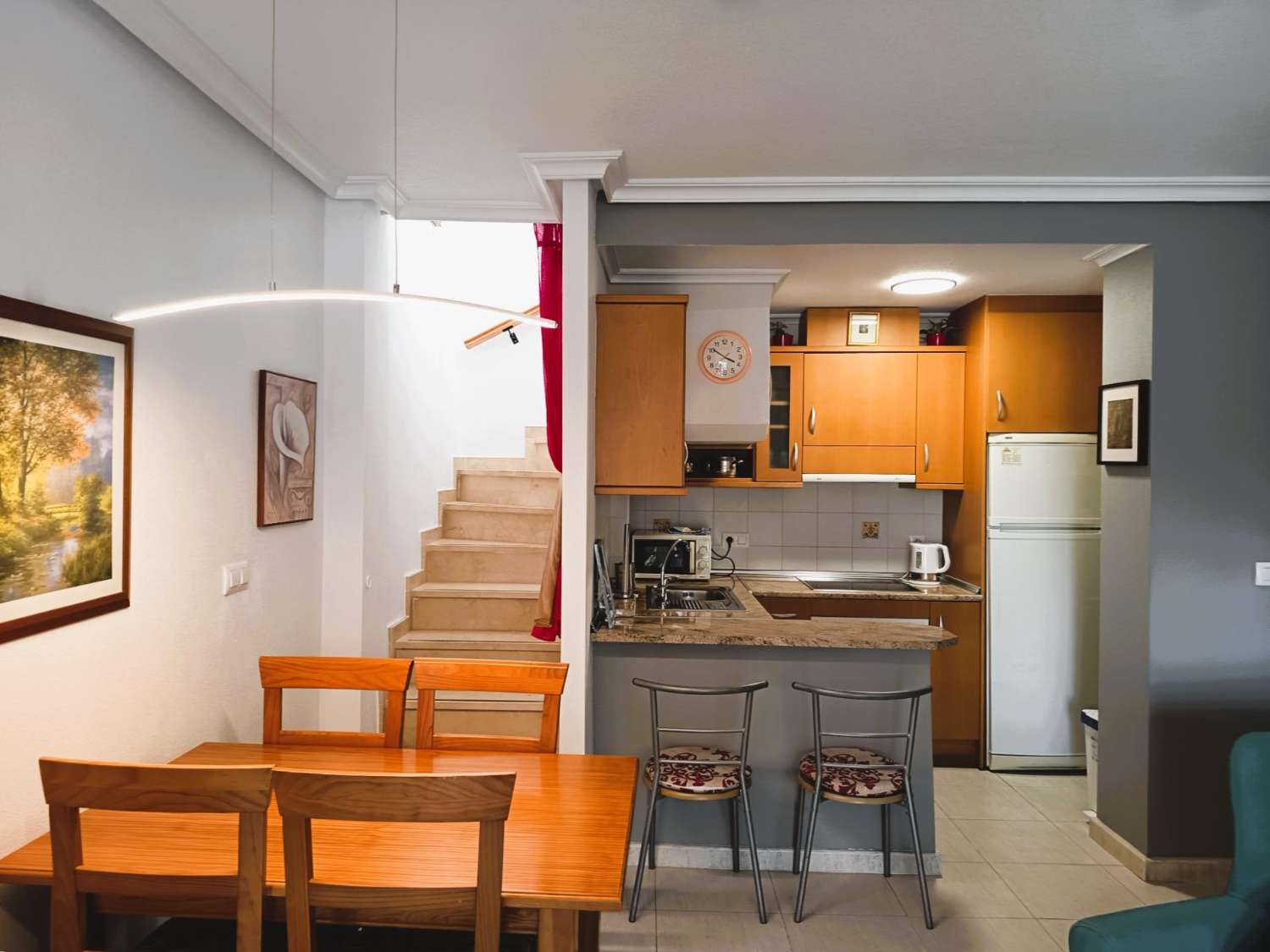 ÁTICO CON SOLÁRIUM PRIVADO DE 65 M² Y VISTAS AL MAR EN CABO ROIG, ORIENTACIÓN SUR Y ALTA RENTABILIDAD