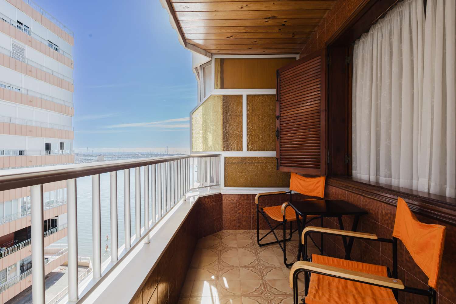 APARTAMENTO EN PRIMERA LÍNEA DE PLAYA CON VISTAS AL MAR Y ACCESO DIRECTO EN PLAYA DEL ACEQUIÓN