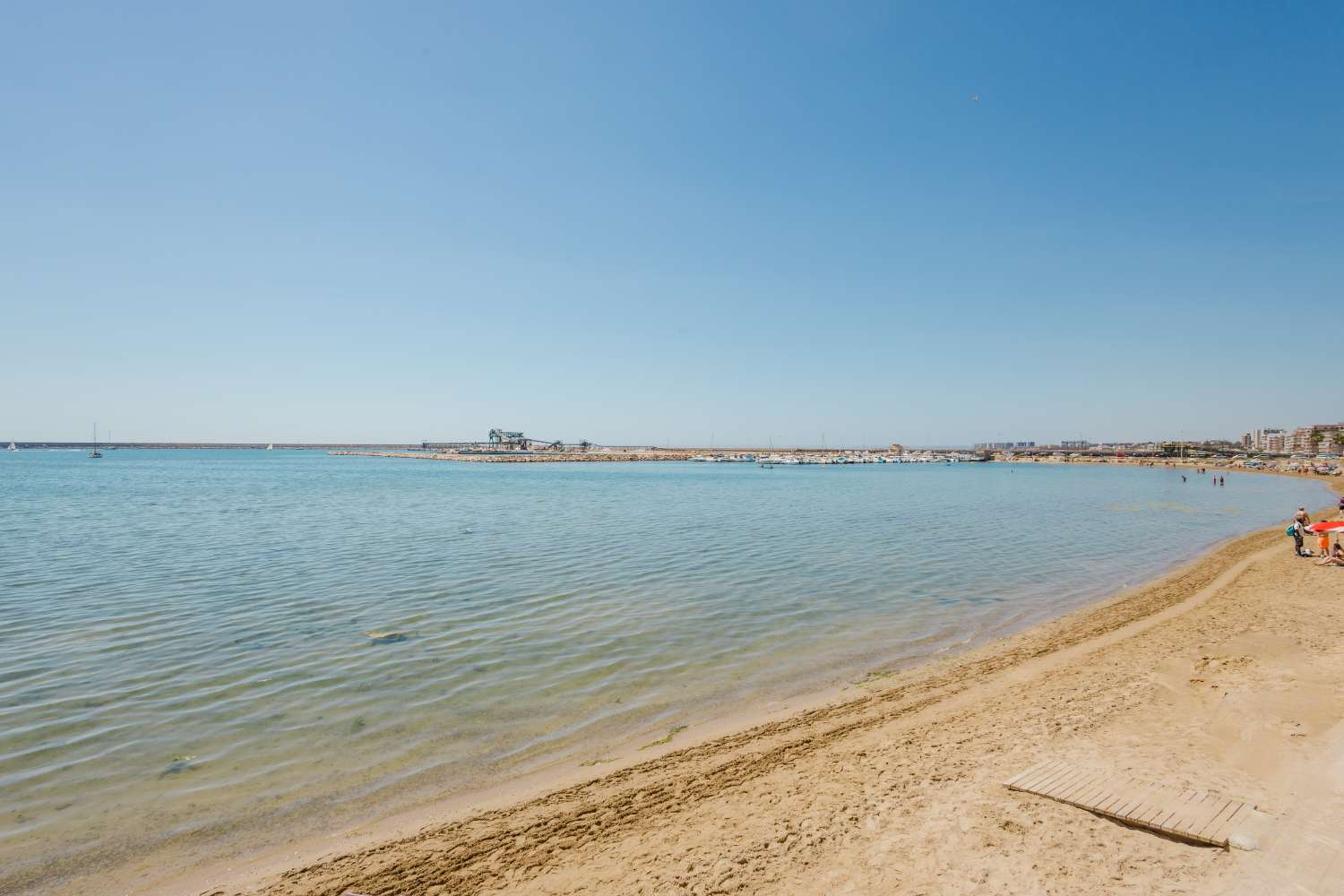 APARTAMENTO EN PRIMERA LÍNEA DE PLAYA CON VISTAS AL MAR Y ACCESO DIRECTO EN PLAYA DEL ACEQUIÓN