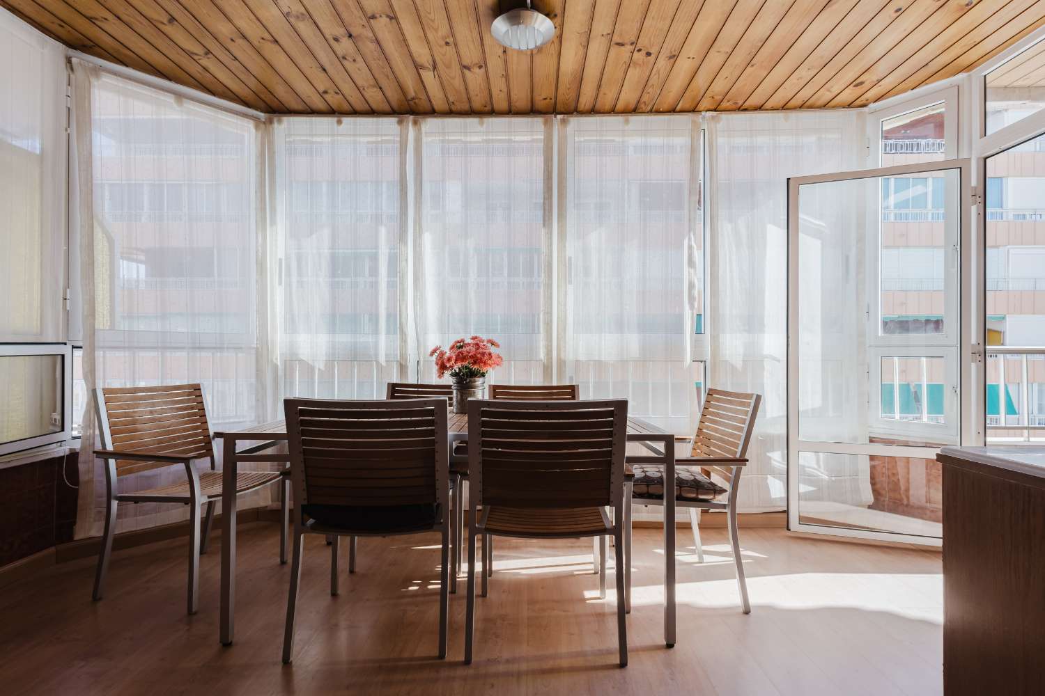 APARTAMENTO EN PRIMERA LÍNEA DE PLAYA CON VISTAS AL MAR Y ACCESO DIRECTO EN PLAYA DEL ACEQUIÓN