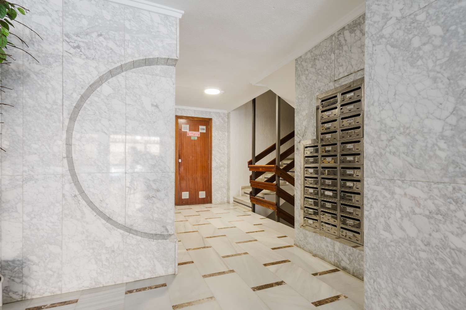 APARTAMENTO EN PRIMERA LÍNEA DE PLAYA CON VISTAS AL MAR Y ACCESO DIRECTO EN PLAYA DEL ACEQUIÓN