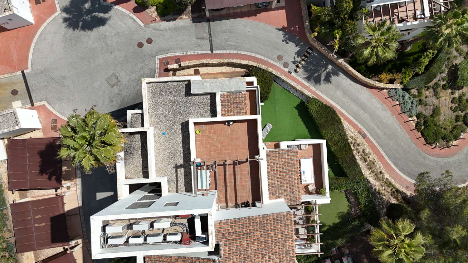 ÁTICO DE LUJO EN LAS COLINAS GOLF CON GRAN TERRAZA Y VISTAS AL MAR