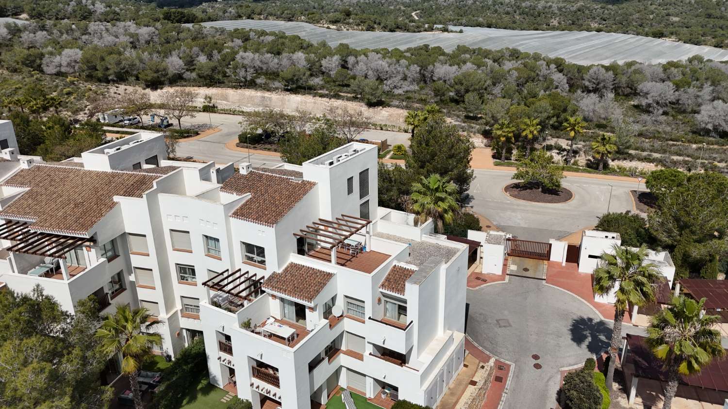 ÁTICO DE LUJO EN LAS COLINAS GOLF CON GRAN TERRAZA Y VISTAS AL MAR