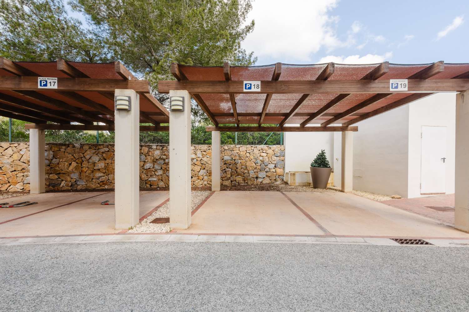 ÁTICO DE LUJO EN LAS COLINAS GOLF CON GRAN TERRAZA Y VISTAS AL MAR