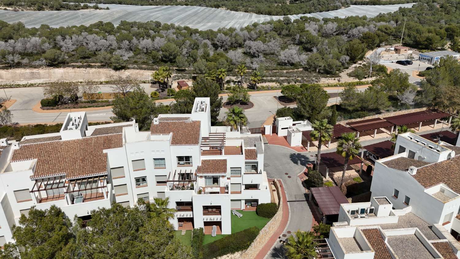 ÁTICO DE LUJO EN LAS COLINAS GOLF CON GRAN TERRAZA Y VISTAS AL MAR