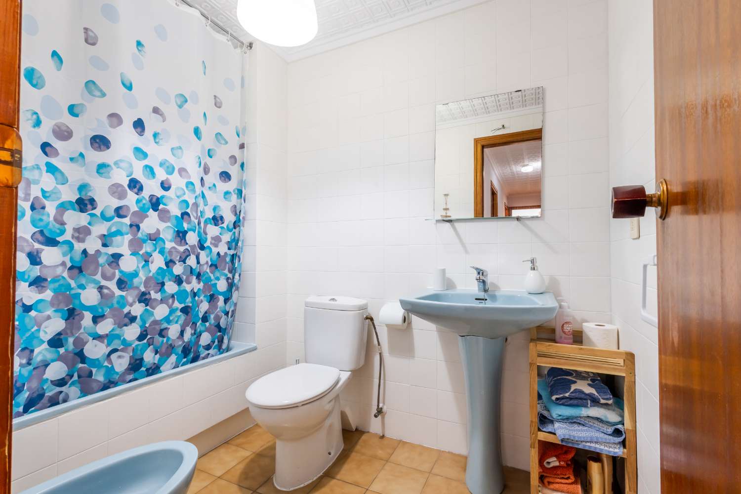 AMPLIO APARTAMENTO A 250 M DE LA PLAYA CON TERRAZA Y 3 DORMITORIOS EN TORREVIEJA