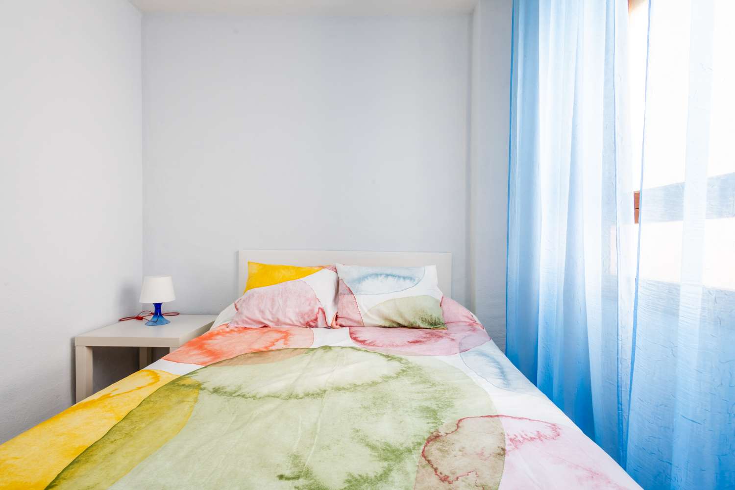 AMPLIO APARTAMENTO A 250 M DE LA PLAYA CON TERRAZA Y 3 DORMITORIOS EN TORREVIEJA