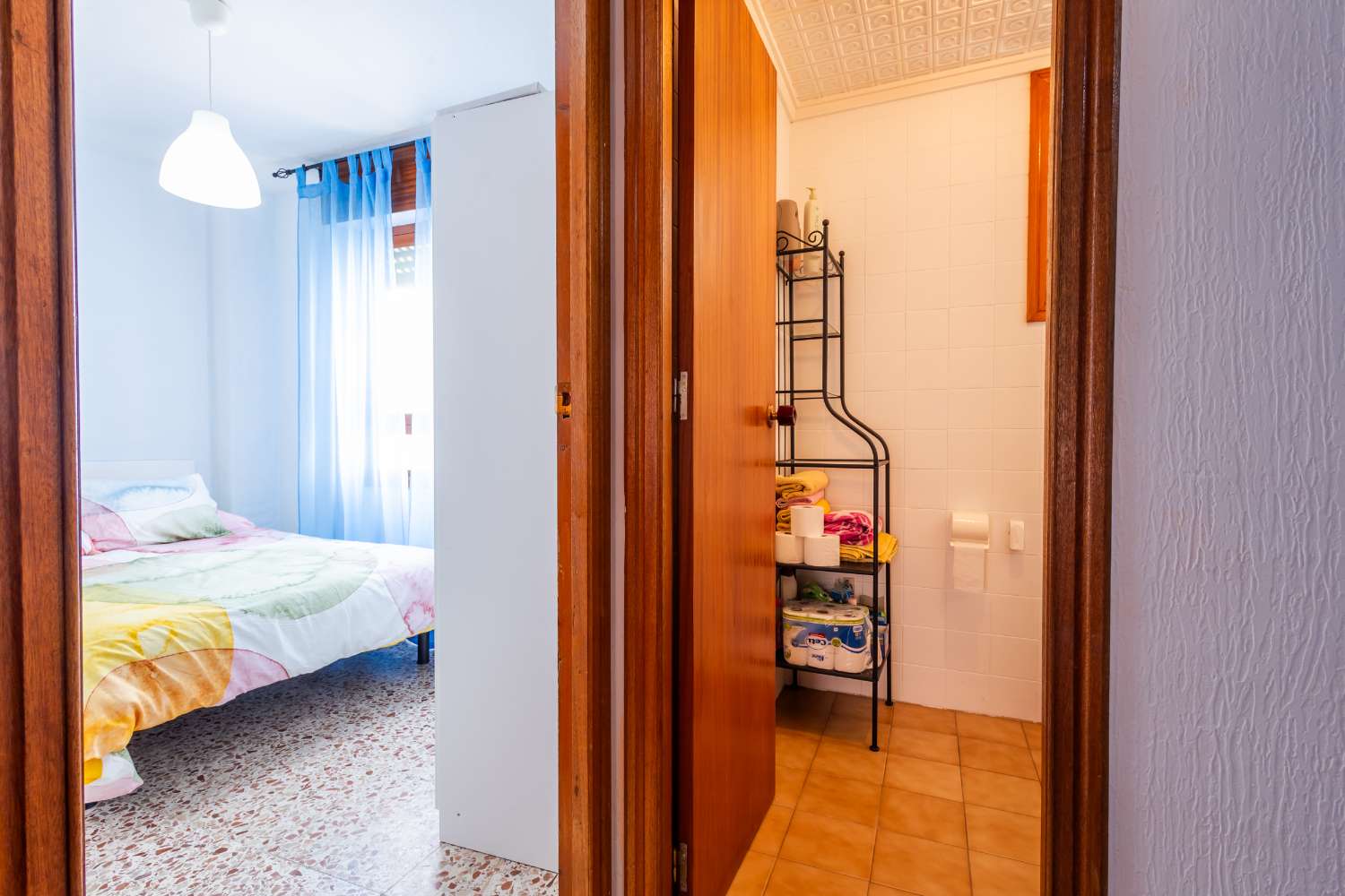 AMPLIO APARTAMENTO A 250 M DE LA PLAYA CON TERRAZA Y 3 DORMITORIOS EN TORREVIEJA