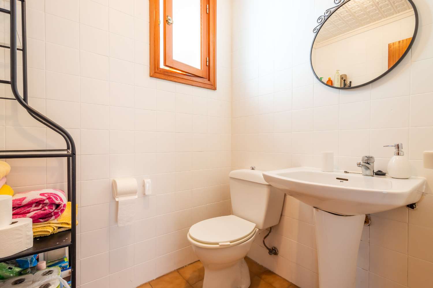 AMPLIO APARTAMENTO A 250 M DE LA PLAYA CON TERRAZA Y 3 DORMITORIOS EN TORREVIEJA