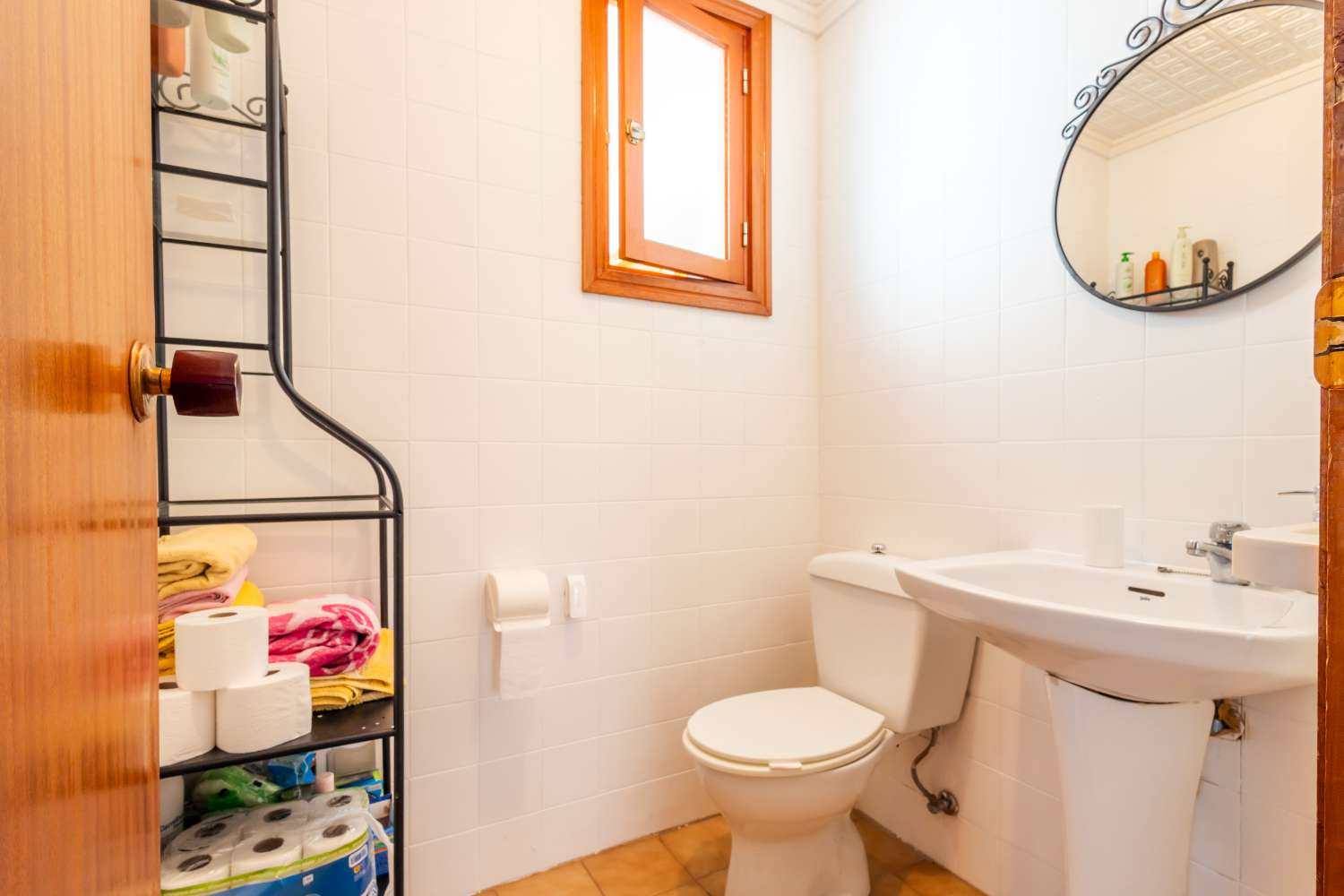 AMPLIO APARTAMENTO A 250 M DE LA PLAYA CON TERRAZA Y 3 DORMITORIOS EN TORREVIEJA