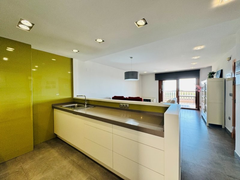 EXCLUSIVO DÚPLEX REFORMADO EN PRIMERA LÍNEA DE MAR CON VISTAS PANORÁMICAS EN CAMPO MAR, GUARDAMAR DEL SEGURA