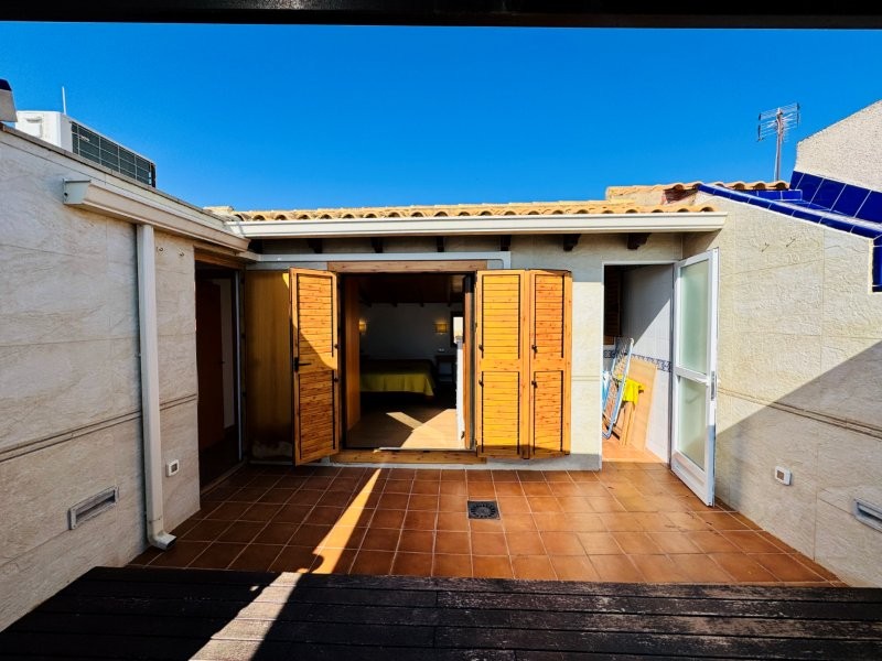 EXCLUSIVO DÚPLEX REFORMADO EN PRIMERA LÍNEA DE MAR CON VISTAS PANORÁMICAS EN CAMPO MAR, GUARDAMAR DEL SEGURA