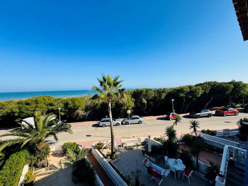 EXCLUSIVO DÚPLEX REFORMADO EN PRIMERA LÍNEA DE MAR CON VISTAS PANORÁMICAS EN CAMPO MAR, GUARDAMAR DEL SEGURA