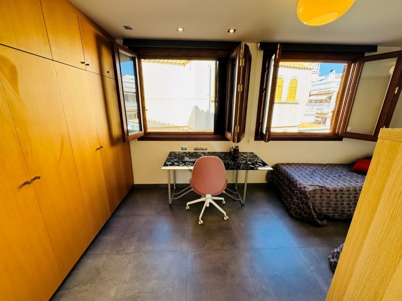 EXCLUSIVO DÚPLEX REFORMADO EN PRIMERA LÍNEA DE MAR CON VISTAS PANORÁMICAS EN CAMPO MAR, GUARDAMAR DEL SEGURA