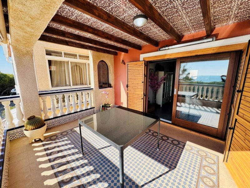 EXCLUSIVO DÚPLEX REFORMADO EN PRIMERA LÍNEA DE MAR CON VISTAS PANORÁMICAS EN CAMPO MAR, GUARDAMAR DEL SEGURA