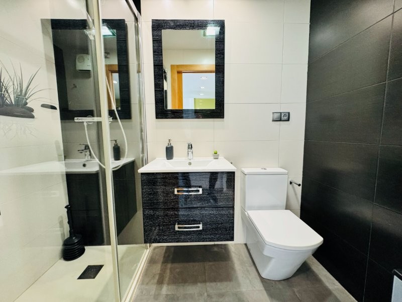 EXCLUSIVO DÚPLEX REFORMADO EN PRIMERA LÍNEA DE MAR CON VISTAS PANORÁMICAS EN CAMPO MAR, GUARDAMAR DEL SEGURA