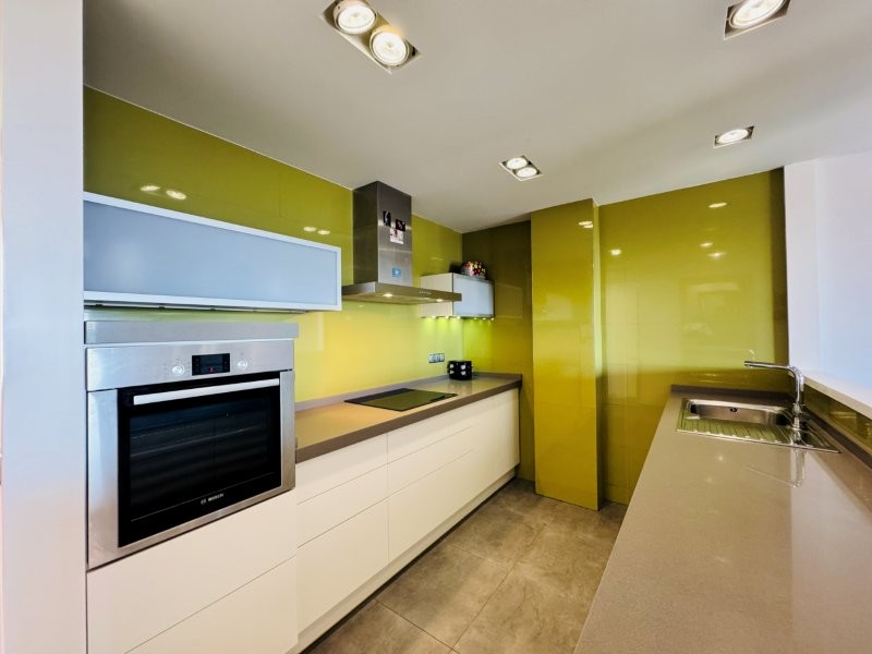 EXCLUSIVO DÚPLEX REFORMADO EN PRIMERA LÍNEA DE MAR CON VISTAS PANORÁMICAS EN CAMPO MAR, GUARDAMAR DEL SEGURA