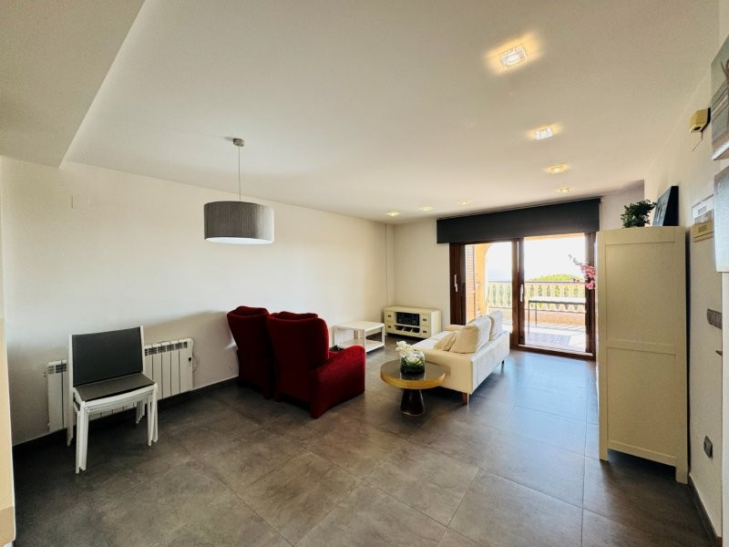 EXCLUSIVO DÚPLEX REFORMADO EN PRIMERA LÍNEA DE MAR CON VISTAS PANORÁMICAS EN CAMPO MAR, GUARDAMAR DEL SEGURA