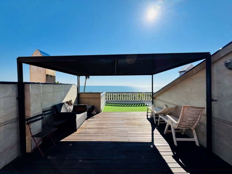 EXCLUSIVO DÚPLEX REFORMADO EN PRIMERA LÍNEA DE MAR CON VISTAS PANORÁMICAS EN CAMPO MAR, GUARDAMAR DEL SEGURA