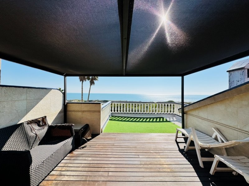 EXCLUSIVO DÚPLEX REFORMADO EN PRIMERA LÍNEA DE MAR CON VISTAS PANORÁMICAS EN CAMPO MAR, GUARDAMAR DEL SEGURA