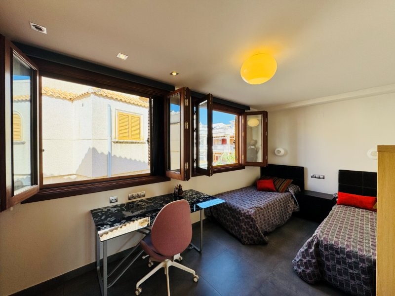 EXCLUSIVO DÚPLEX REFORMADO EN PRIMERA LÍNEA DE MAR CON VISTAS PANORÁMICAS EN CAMPO MAR, GUARDAMAR DEL SEGURA