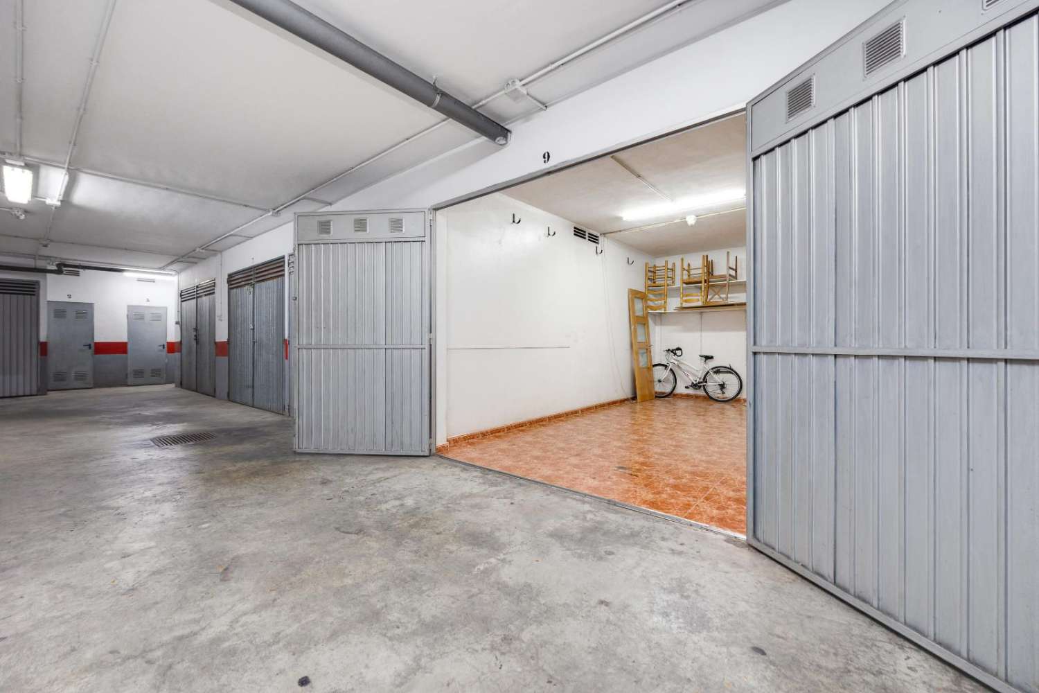 TILAVA 3 MAKUUHUONEEN ASUNTO 200 METRIN PÄÄSSÄ MERESTÄ, SULJETTU AUTOTALLI, TERASSI JA PARVEKKEET