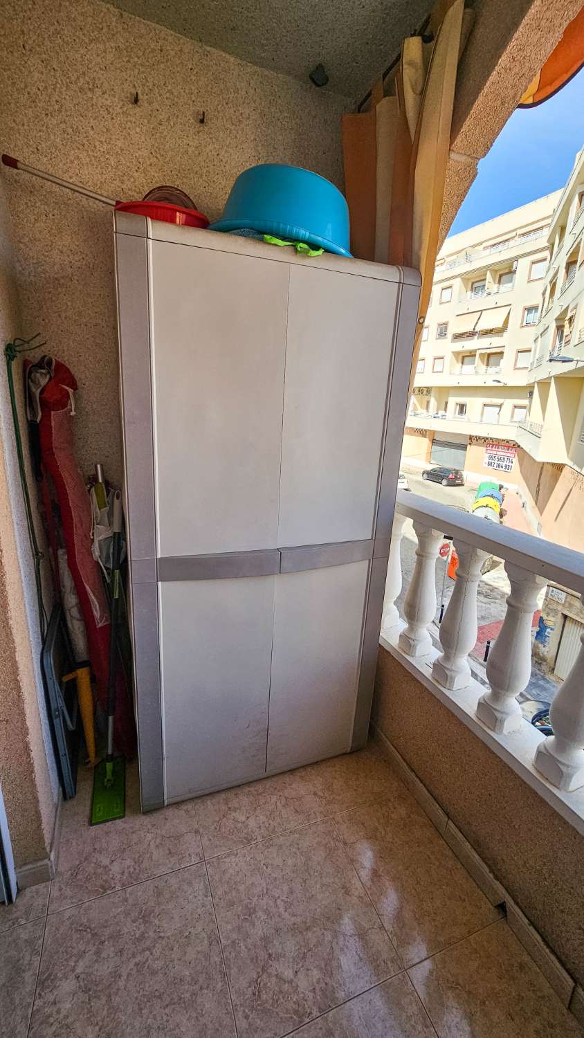 APARTAMENTO LUMINOSO CON PISCINA Y TERRAZA A 800 M DEL MAR EN TORREVIEJA – IDEAL INVERSIÓN O VIVIENDA HABITUAL