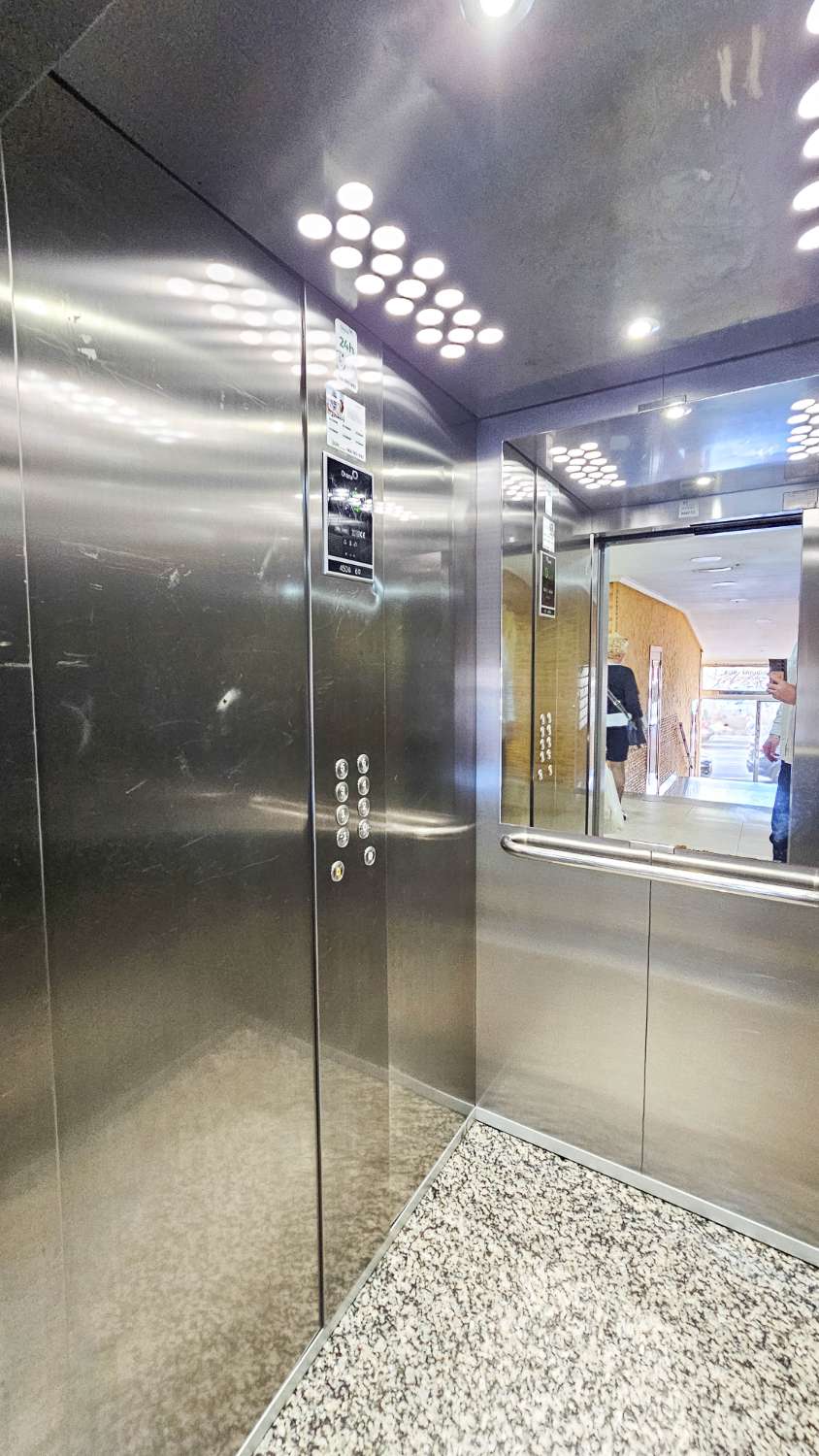 APARTAMENTO LUMINOSO CON PISCINA Y TERRAZA A 800 M DEL MAR EN TORREVIEJA – IDEAL INVERSIÓN O VIVIENDA HABITUAL