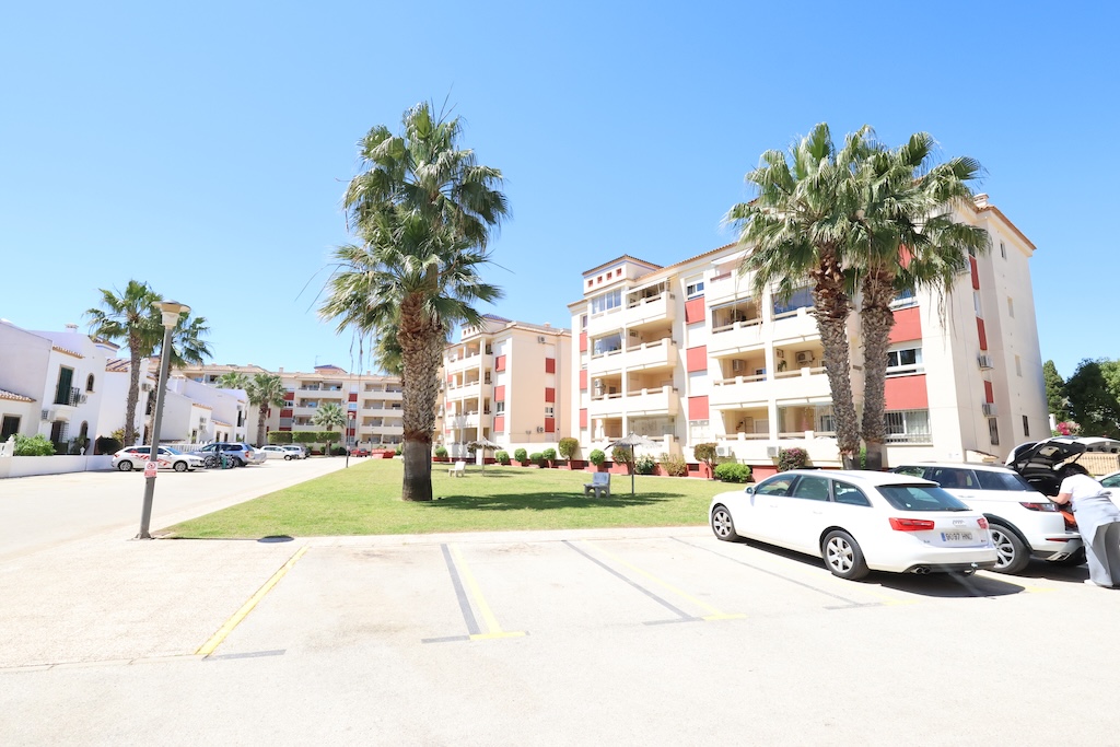APARTAMENTO PLANTA BAJA EN RESIDENCIAL JUMILLA III CON TERRAZA, PISCINA Y PARKING EN PLAYA FLAMENCA