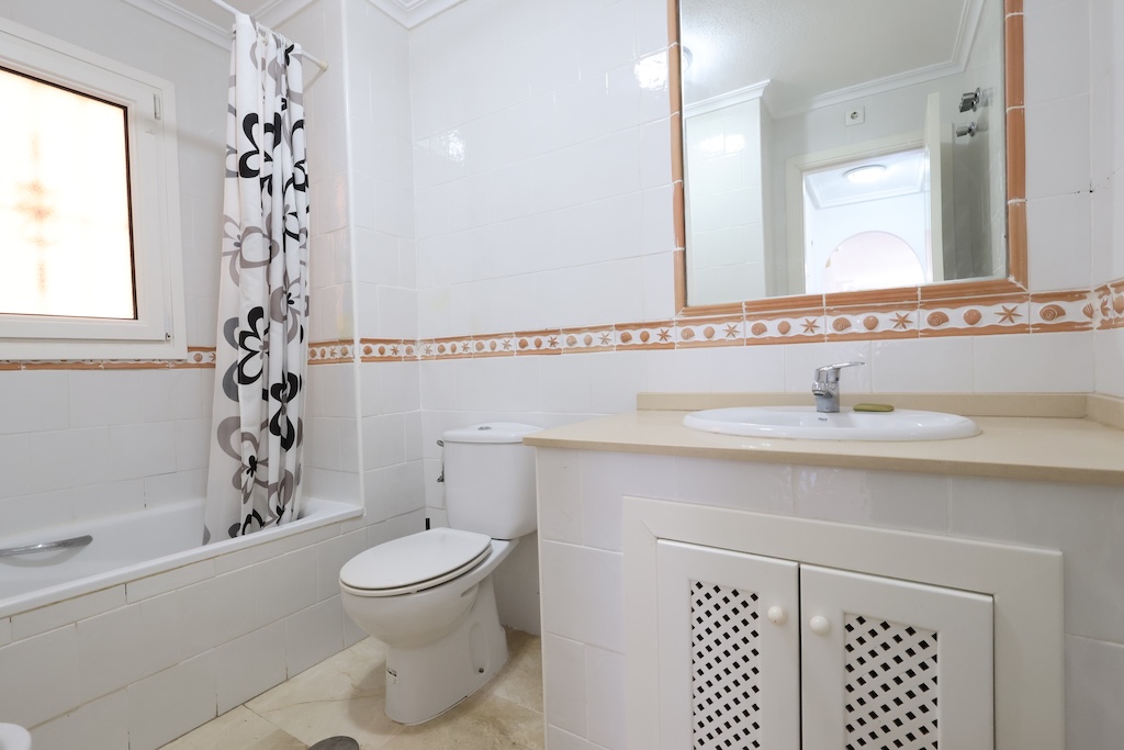 APARTAMENTO PLANTA BAJA EN RESIDENCIAL JUMILLA III CON TERRAZA, PISCINA Y PARKING EN PLAYA FLAMENCA