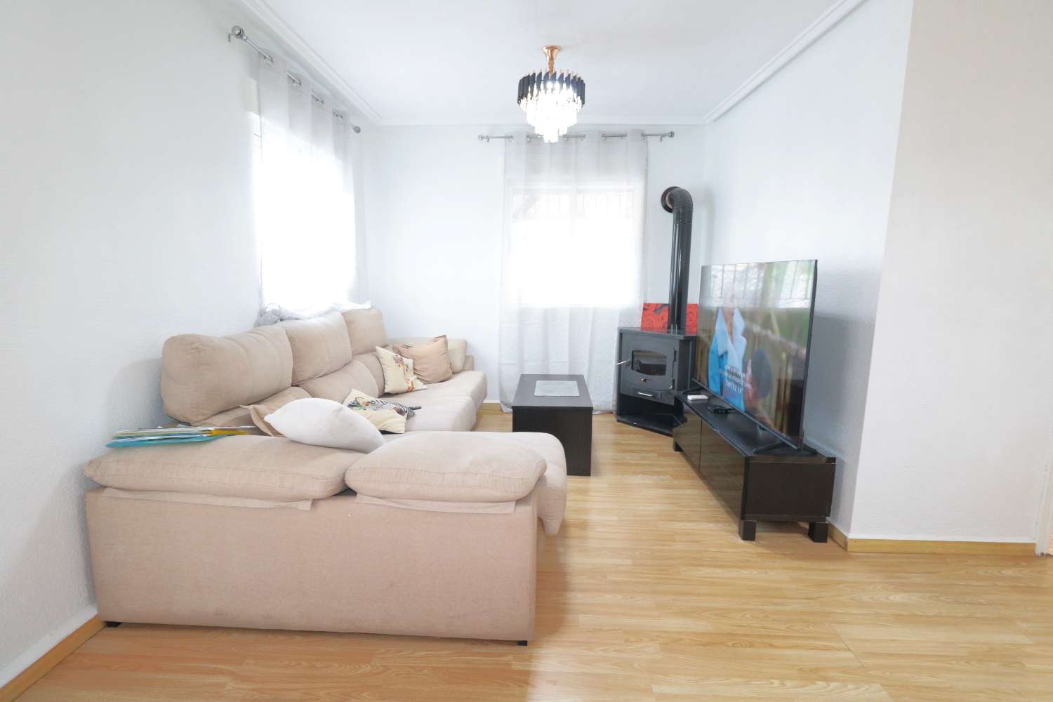 ОНОВЛЕНИЙ КВАДРАТ ІЗ САДОМ, ПІДВАЛОМ І СПІЛЬНИМ БАСЕЙНОМ У РАЙОНІ КАРФУР – ТОРРЕВІЄХА