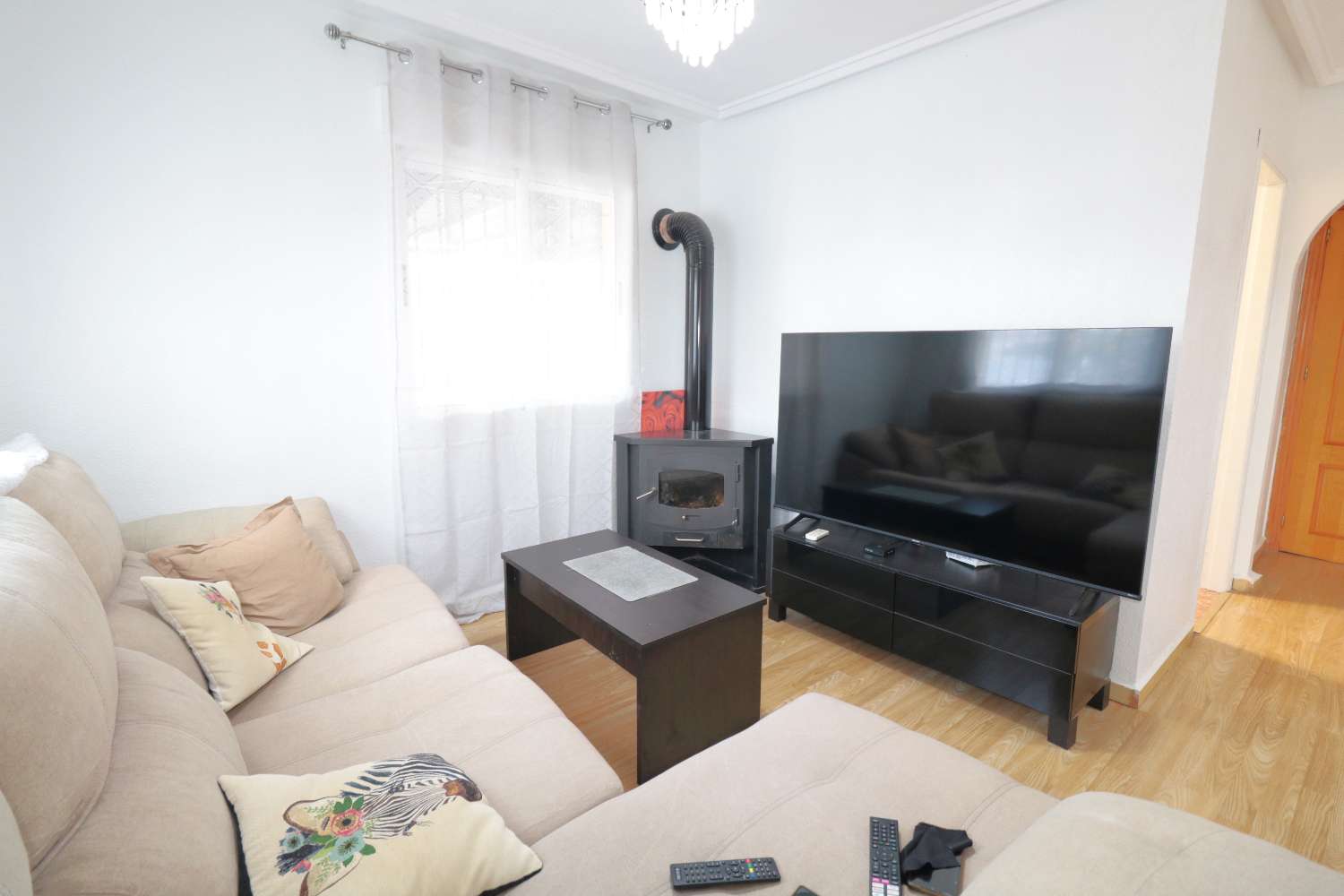 ОНОВЛЕНИЙ КВАДРАТ ІЗ САДОМ, ПІДВАЛОМ І СПІЛЬНИМ БАСЕЙНОМ У РАЙОНІ КАРФУР – ТОРРЕВІЄХА