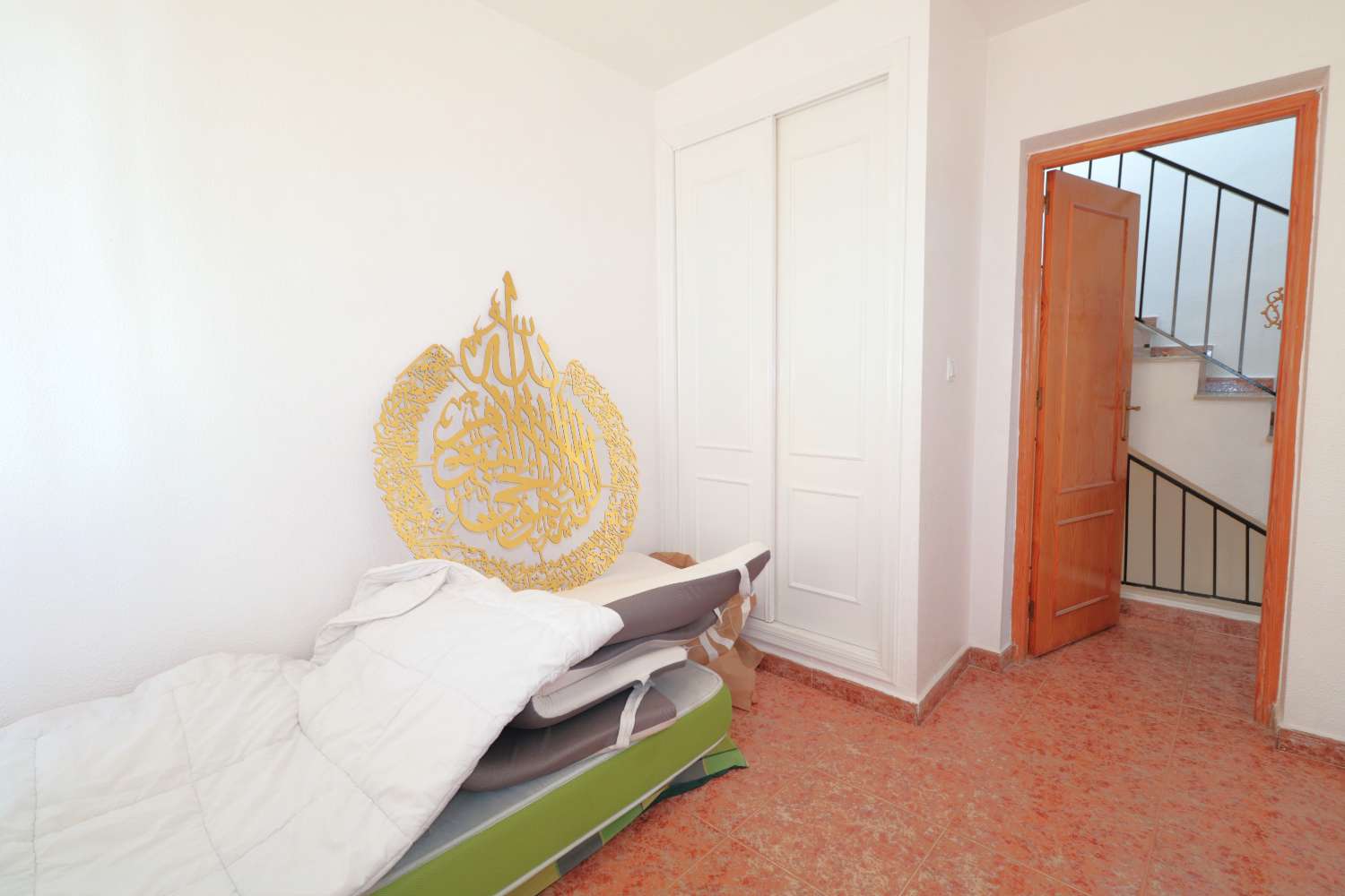 ОНОВЛЕНИЙ КВАДРАТ ІЗ САДОМ, ПІДВАЛОМ І СПІЛЬНИМ БАСЕЙНОМ У РАЙОНІ КАРФУР – ТОРРЕВІЄХА