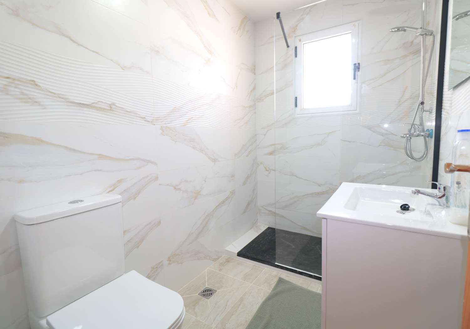 ОНОВЛЕНИЙ КВАДРАТ ІЗ САДОМ, ПІДВАЛОМ І СПІЛЬНИМ БАСЕЙНОМ У РАЙОНІ КАРФУР – ТОРРЕВІЄХА