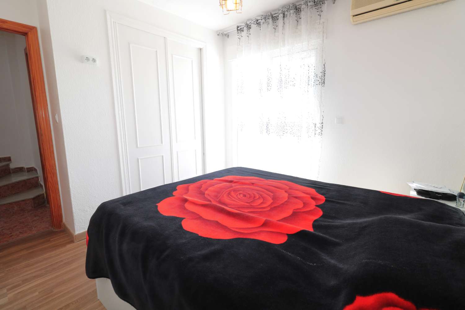 ОНОВЛЕНИЙ КВАДРАТ ІЗ САДОМ, ПІДВАЛОМ І СПІЛЬНИМ БАСЕЙНОМ У РАЙОНІ КАРФУР – ТОРРЕВІЄХА