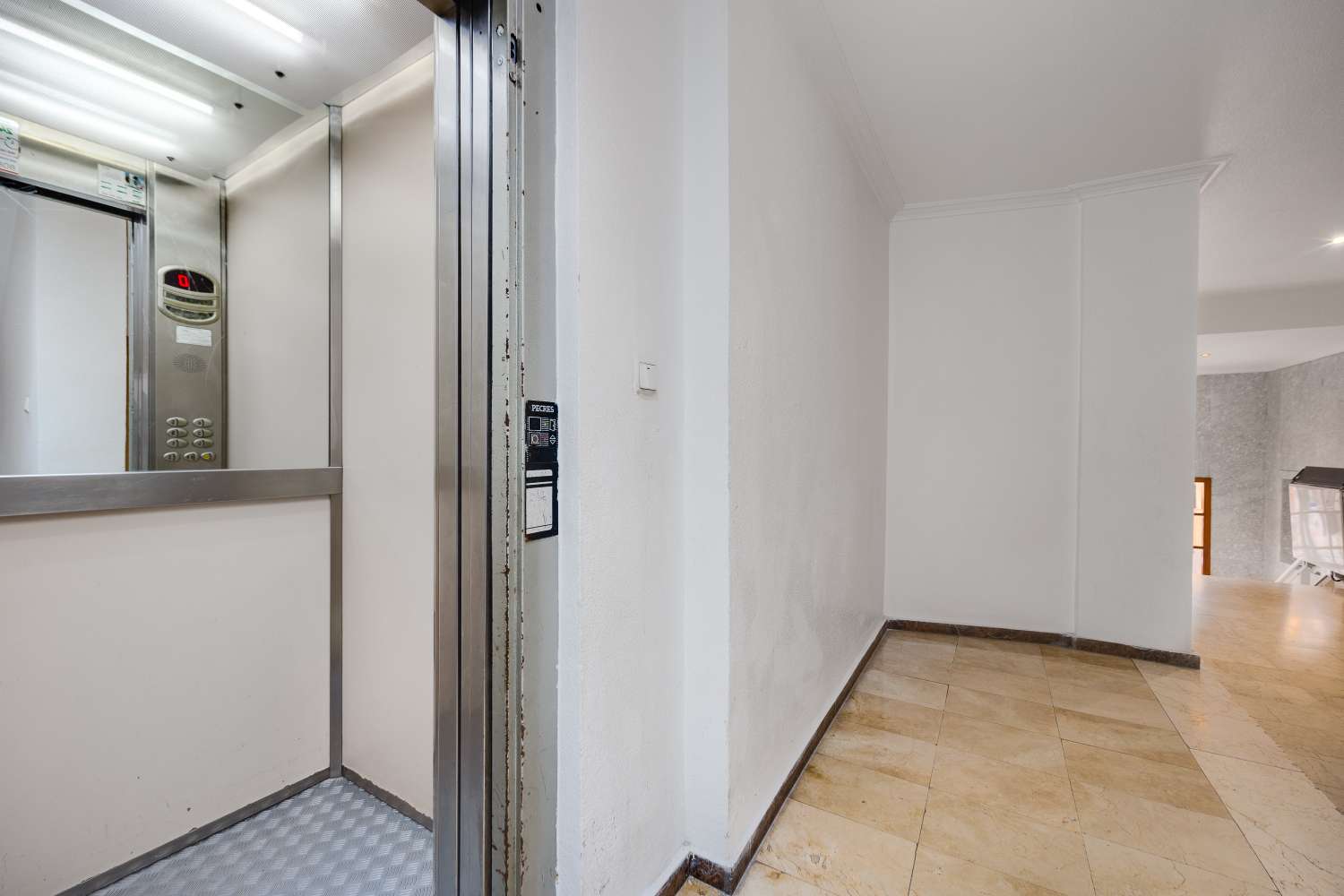 APPARTEMENT À 250 M DE LA MER, AVEC TERRASSE VITRÉE ET ORIENTATION SUD-EST À PLAYA DEL CURA