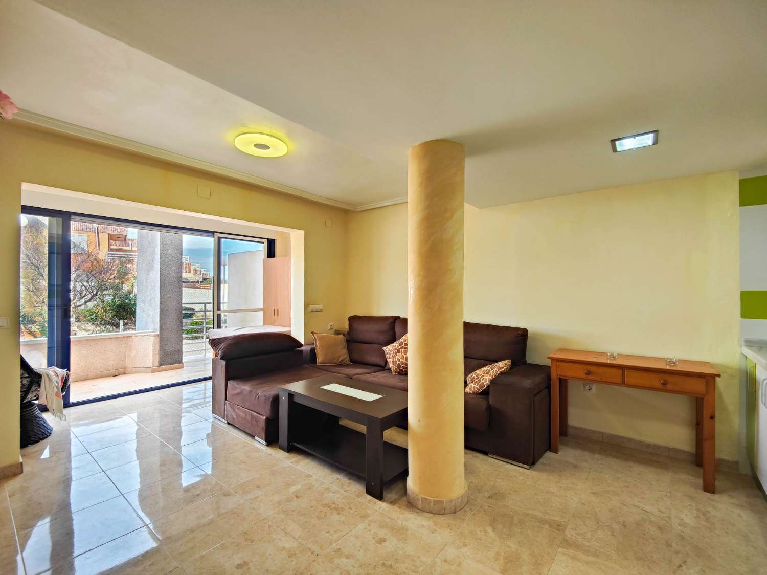 ZREKONSTRUOVANÝ BYT NA PLÁŽI LA MATA S TERASOU, BAZÉNEM A PŘÍMÝM PŘÍSTUPEM K MOŘI