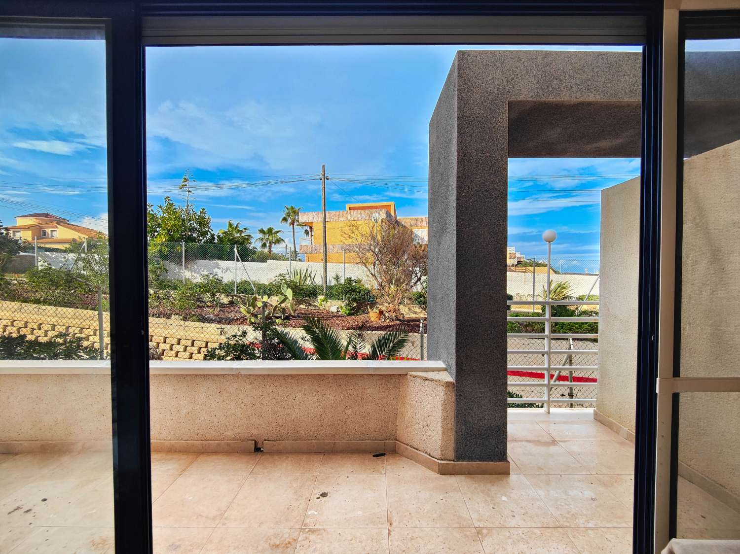 ZREKONSTRUOVANÝ BYT NA PLÁŽI LA MATA S TERASOU, BAZÉNEM A PŘÍMÝM PŘÍSTUPEM K MOŘI