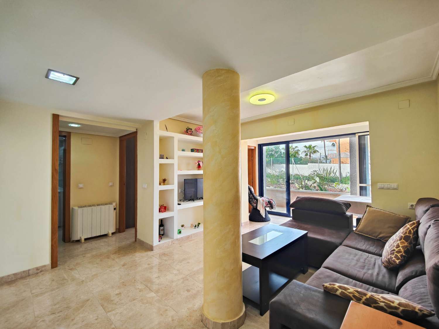 ZREKONSTRUOVANÝ BYT NA PLÁŽI LA MATA S TERASOU, BAZÉNEM A PŘÍMÝM PŘÍSTUPEM K MOŘI