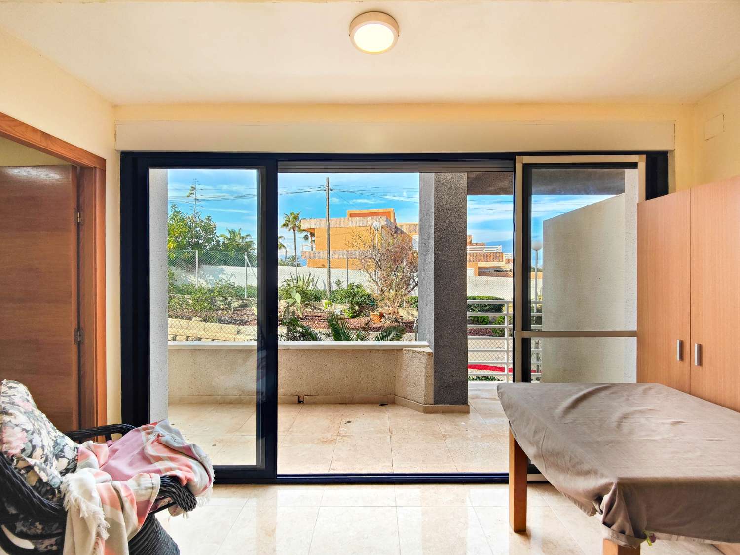 ZREKONSTRUOVANÝ BYT NA PLÁŽI LA MATA S TERASOU, BAZÉNEM A PŘÍMÝM PŘÍSTUPEM K MOŘI