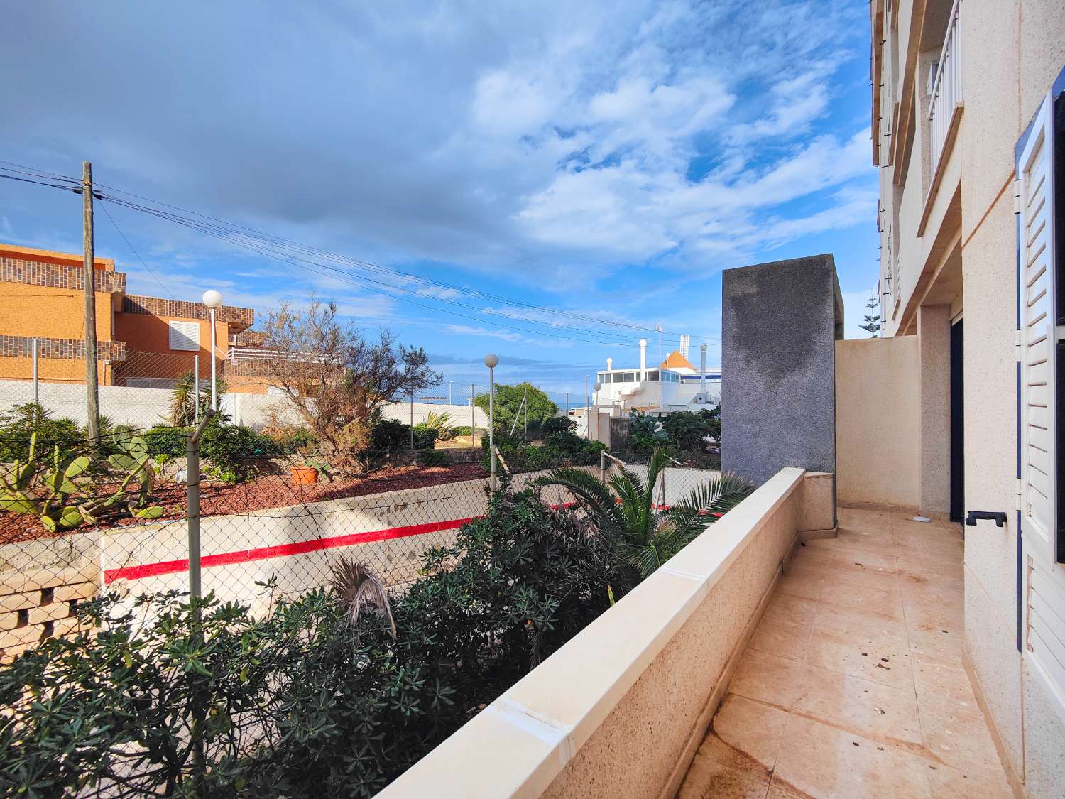 ZREKONSTRUOVANÝ BYT NA PLÁŽI LA MATA S TERASOU, BAZÉNEM A PŘÍMÝM PŘÍSTUPEM K MOŘI