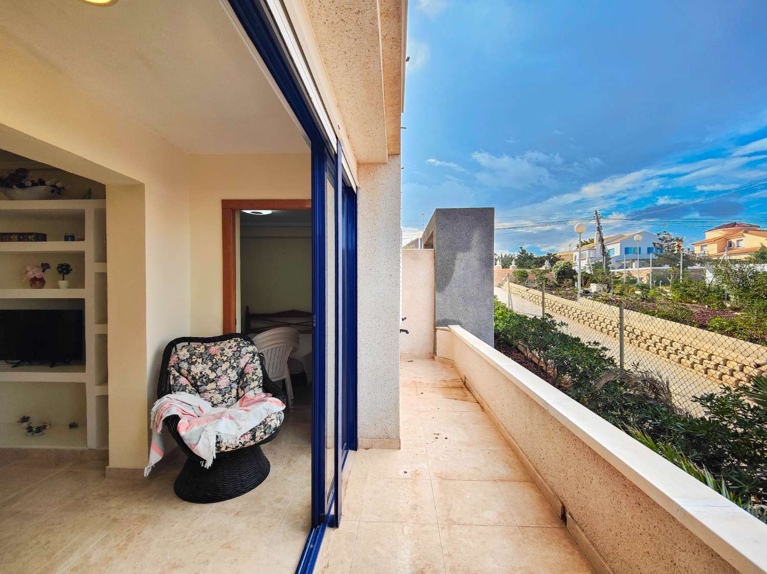 ZREKONSTRUOVANÝ BYT NA PLÁŽI LA MATA S TERASOU, BAZÉNEM A PŘÍMÝM PŘÍSTUPEM K MOŘI