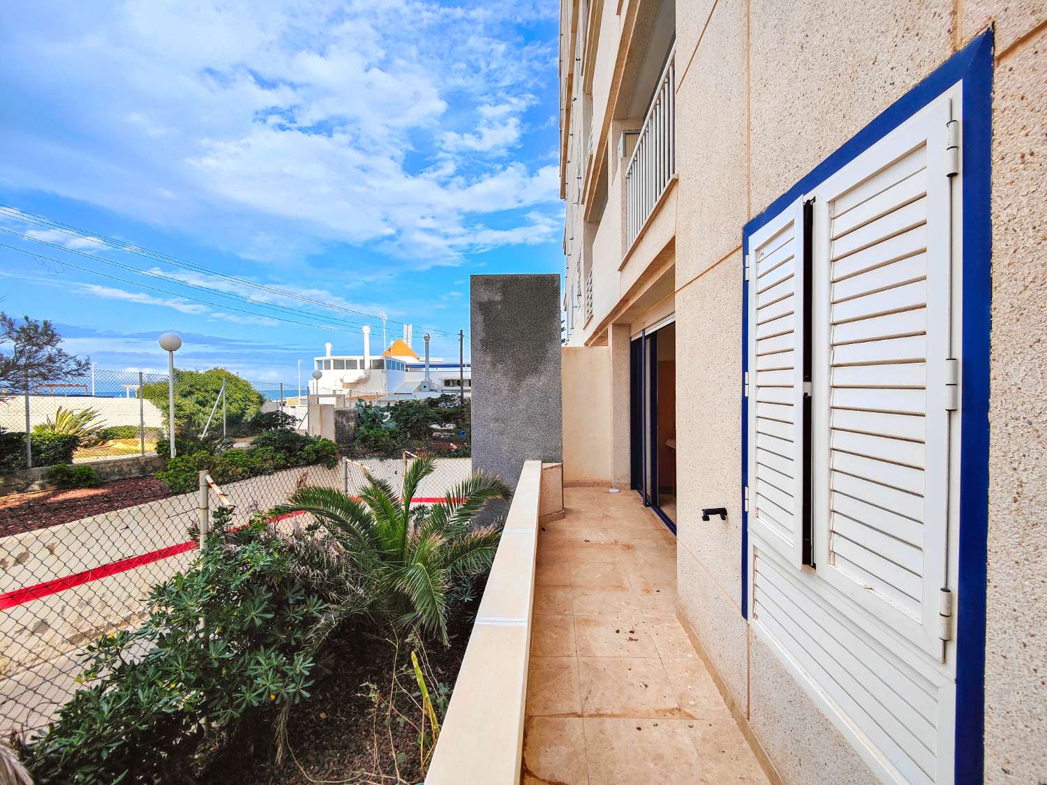 ZREKONSTRUOVANÝ BYT NA PLÁŽI LA MATA S TERASOU, BAZÉNEM A PŘÍMÝM PŘÍSTUPEM K MOŘI