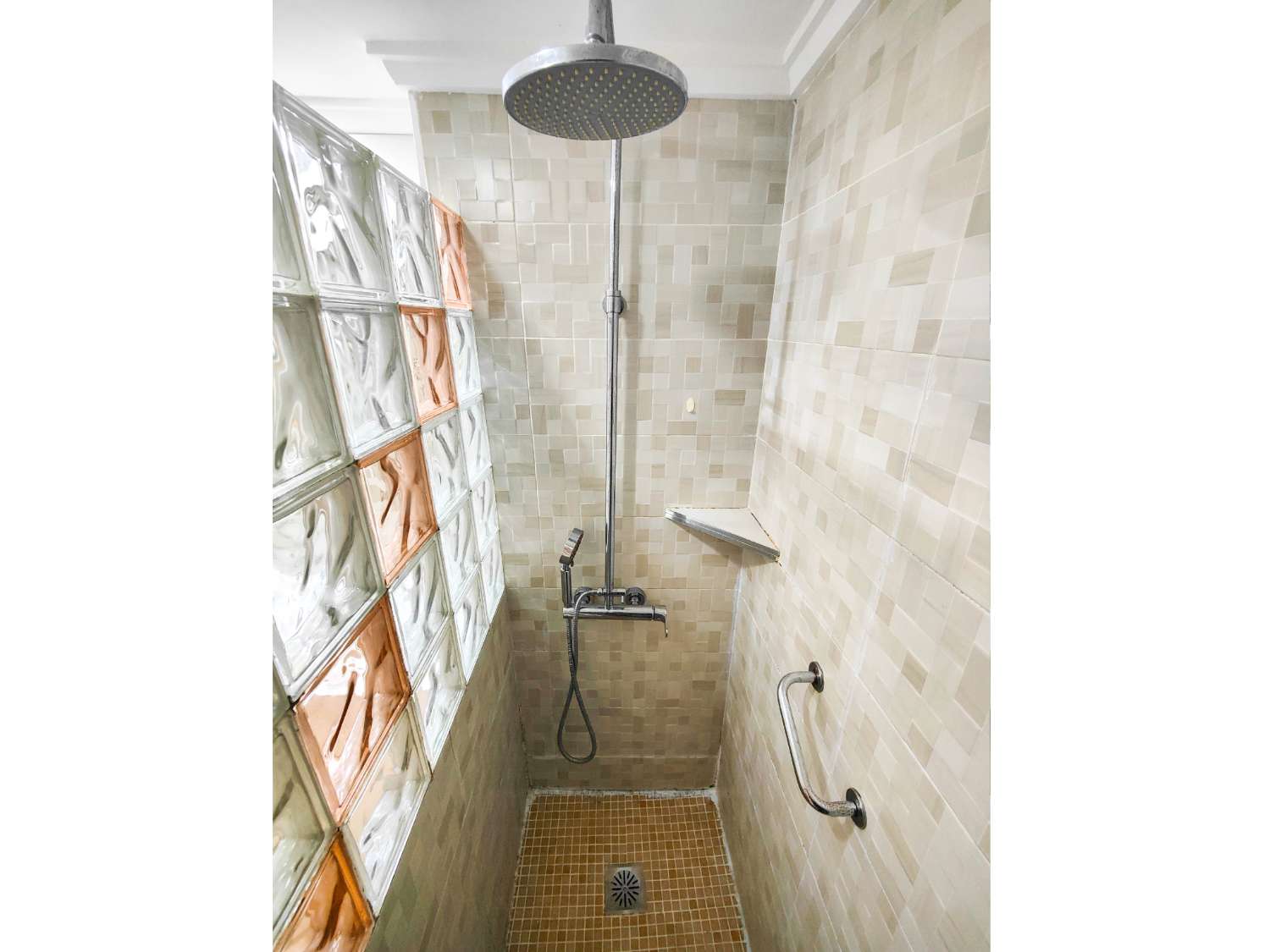 ZREKONSTRUOVANÝ BYT NA PLÁŽI LA MATA S TERASOU, BAZÉNEM A PŘÍMÝM PŘÍSTUPEM K MOŘI